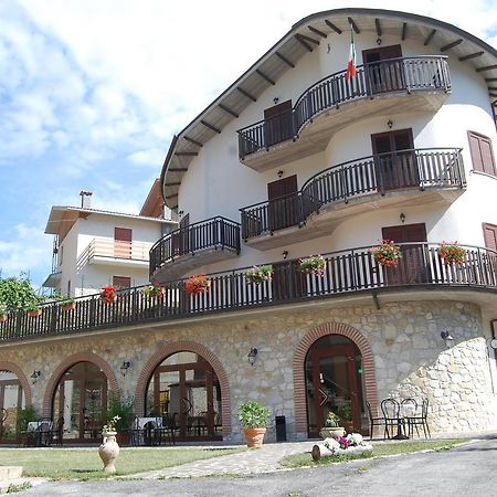 Villalago B&B La Tana Dell'Orso מראה חיצוני תמונה