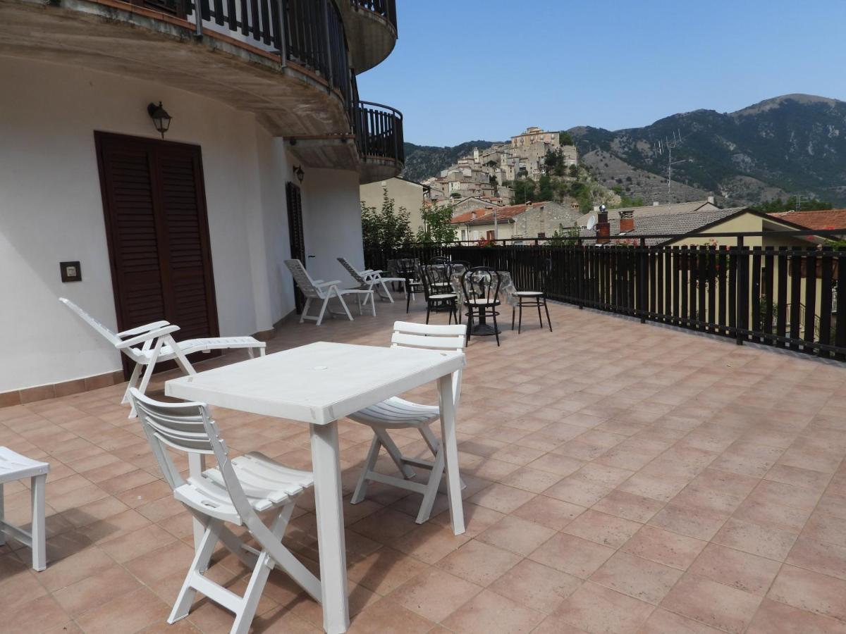 Villalago B&B La Tana Dell'Orso מראה חיצוני תמונה