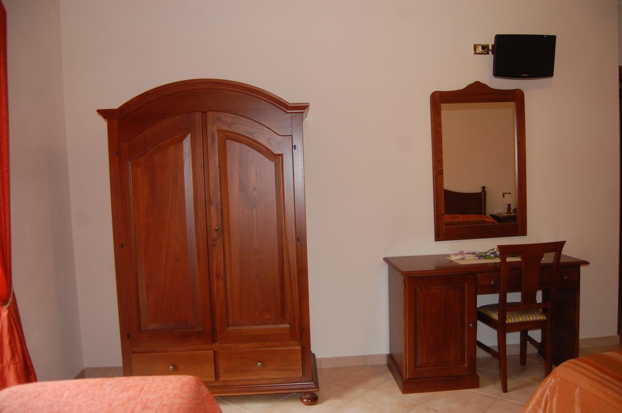 Villalago B&B La Tana Dell'Orso מראה חיצוני תמונה