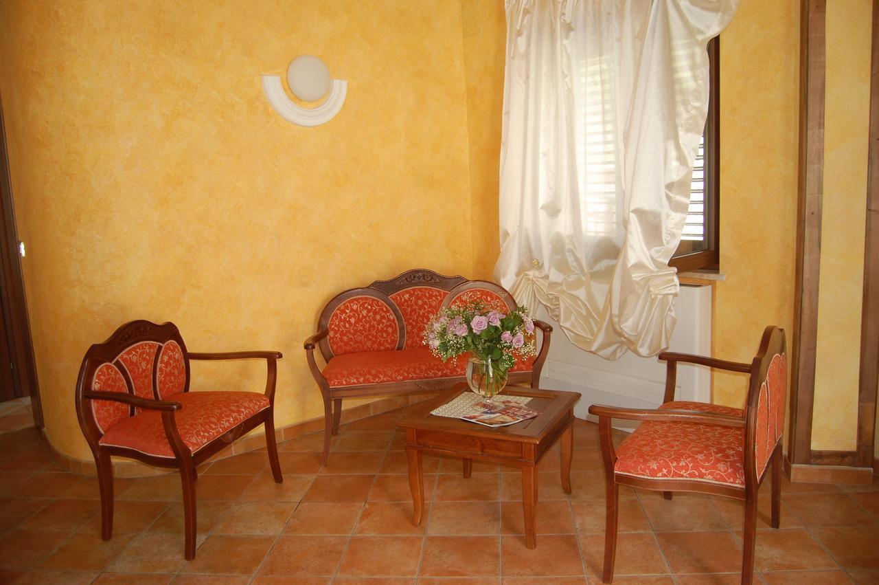Villalago B&B La Tana Dell'Orso מראה חיצוני תמונה