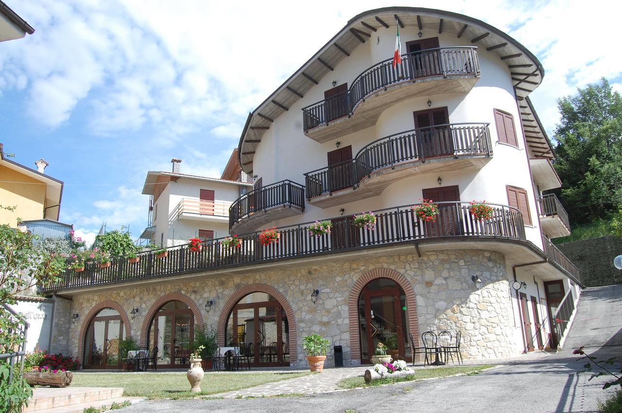 Villalago B&B La Tana Dell'Orso מראה חיצוני תמונה