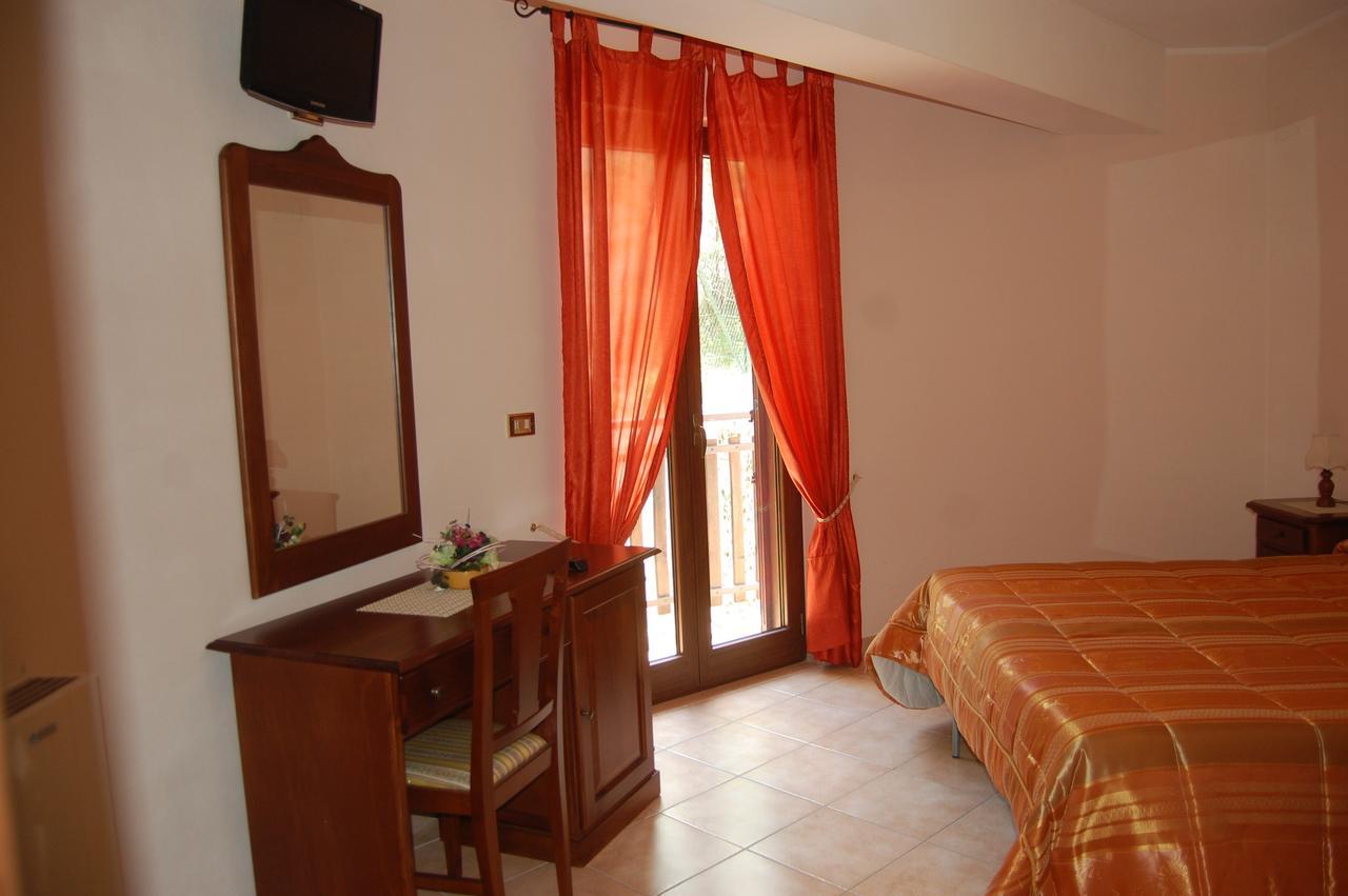 Villalago B&B La Tana Dell'Orso מראה חיצוני תמונה