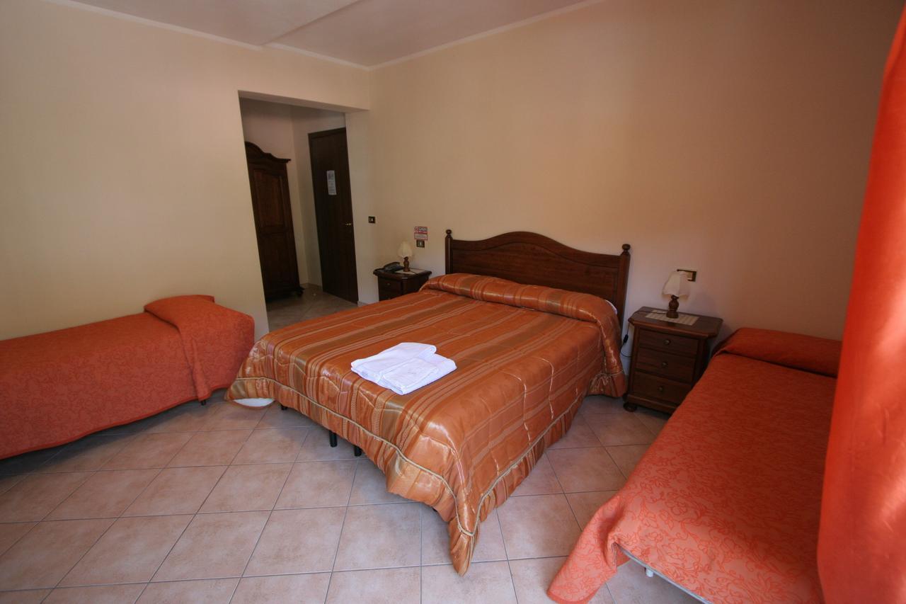 Villalago B&B La Tana Dell'Orso מראה חיצוני תמונה