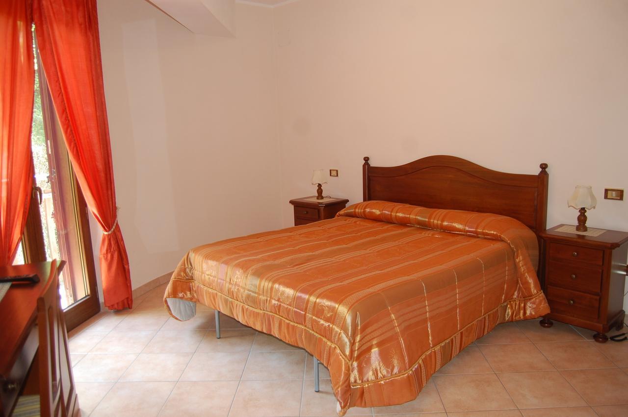 Villalago B&B La Tana Dell'Orso מראה חיצוני תמונה