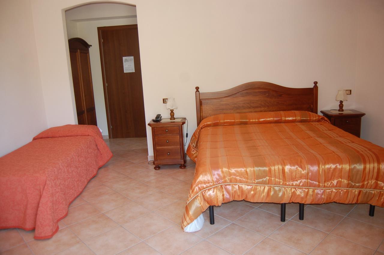 Villalago B&B La Tana Dell'Orso מראה חיצוני תמונה