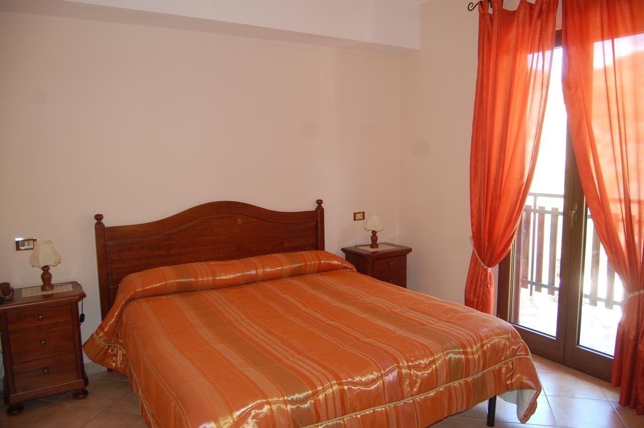 Villalago B&B La Tana Dell'Orso מראה חיצוני תמונה