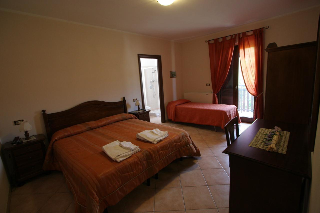 Villalago B&B La Tana Dell'Orso מראה חיצוני תמונה