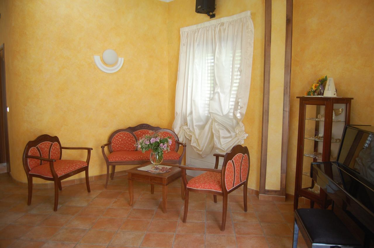 Villalago B&B La Tana Dell'Orso מראה חיצוני תמונה